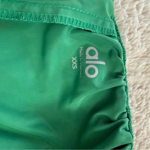 ALO Yoga Vibrant Green Track pants - Picture 2 of 2
